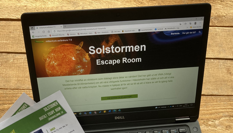 Bild av en dator som har webbsidan om Solstormen öppen.