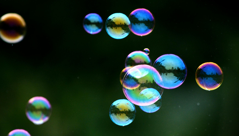 Såpbubblor i luften.